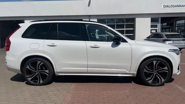 Volvo XC90 view 6