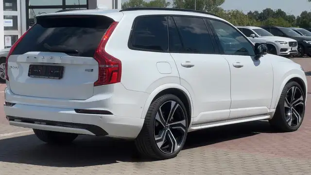 Volvo XC90 view 5