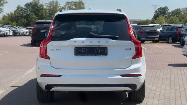 Volvo XC90 view 4