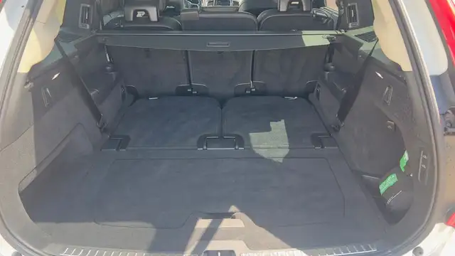Volvo XC90 view 11