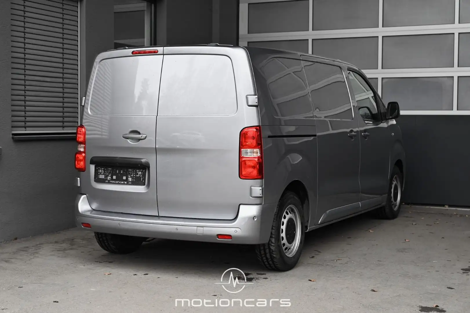 Peugeot Expert 2.0 BlueHDi 180 L2 Premium S&S Pickerl NEU Grau - 2