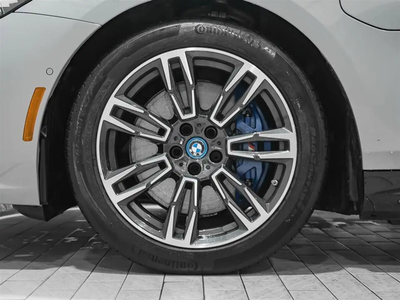BMW 5 Series снимка BMW 5 Series