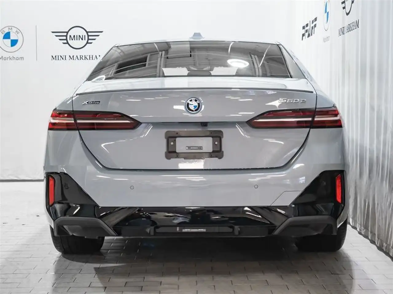 BMW 5 Series снимка BMW 5 Series