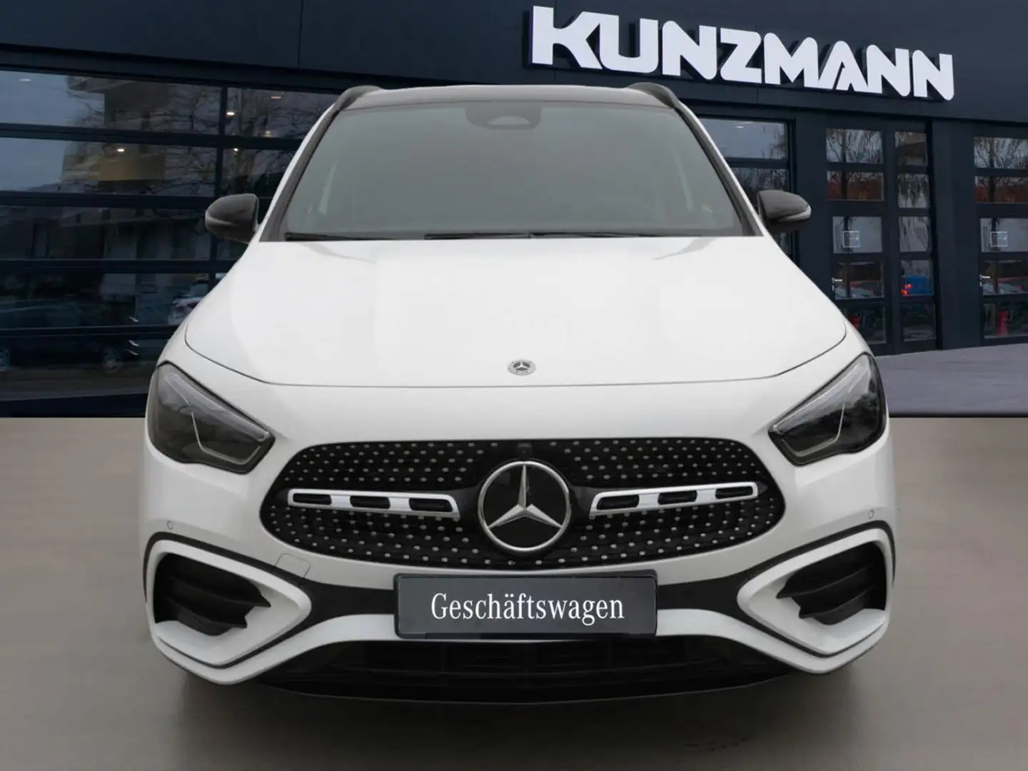 Mercedes-Benz GLA 220 d 4MATIC AMG Night Panorama AHK HeadUp Weiß - 2
