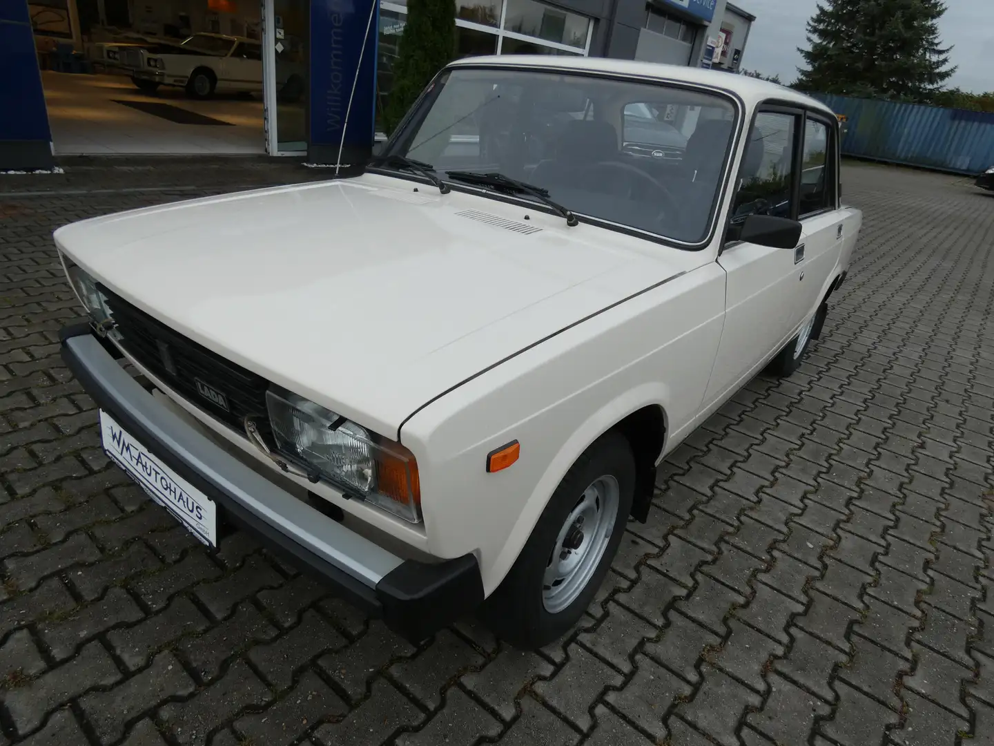 Lada Nova 2105 JR 1,2 Oldtimer, AHK, TÜV bei Verkauf neu Beige - 1