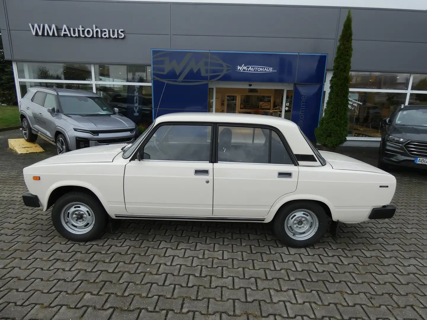Lada Nova 2105 JR 1,2 Oldtimer, AHK, TÜV bei Verkauf neu Beige - 2
