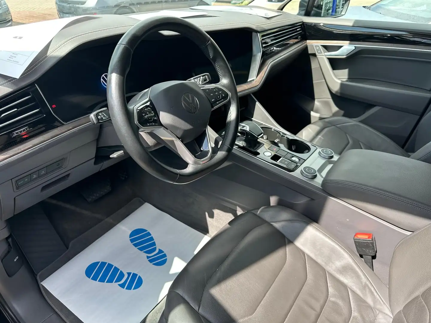 Volkswagen Touareg 3.0TDI V6 4Mo R-Line *AHK*LED*PDC+Kam*Navi Schwarz - 2