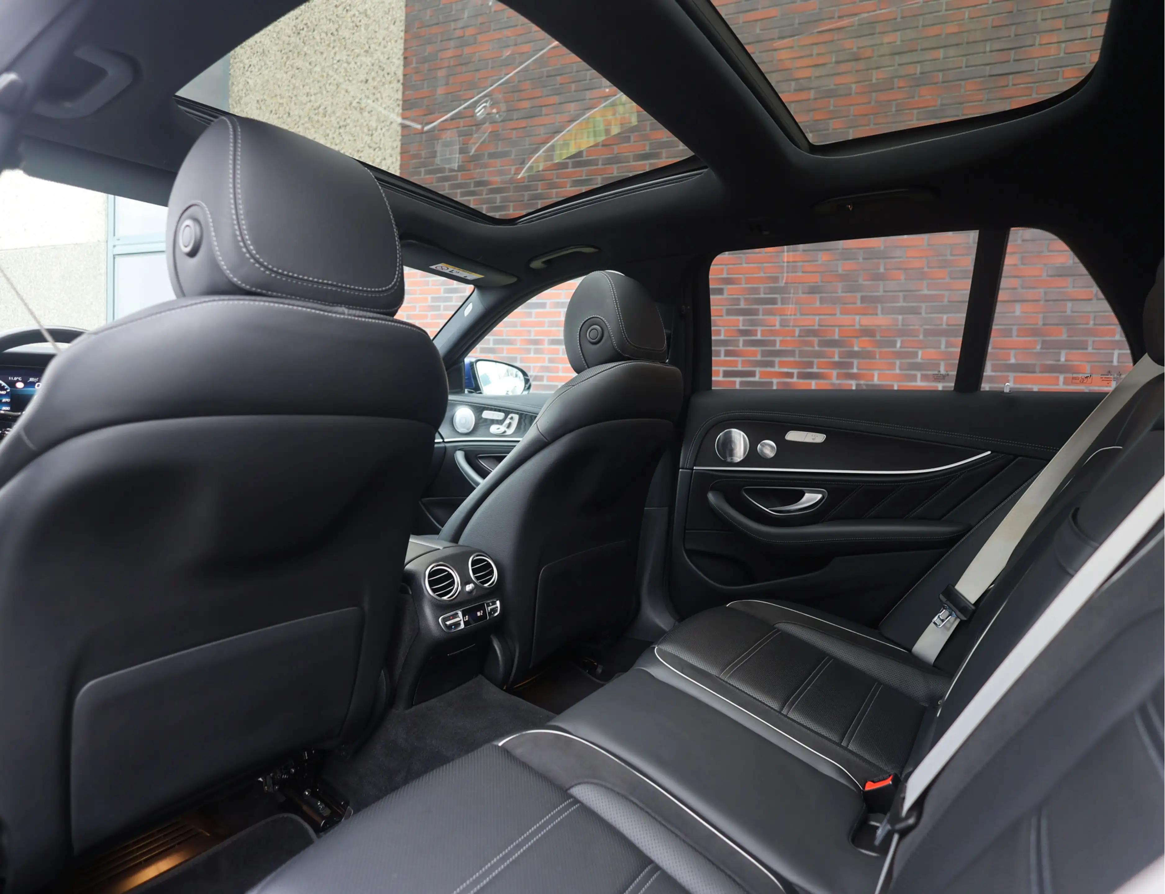 Mercedes-Benz E 63 AMG S 4MATIC+ Estate | Pano - Trekhaak - Burmester — photo 31