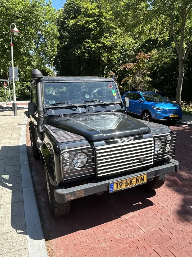 Land Rover Defender 2.5 TD5 90 SW XTech Zwart - 1