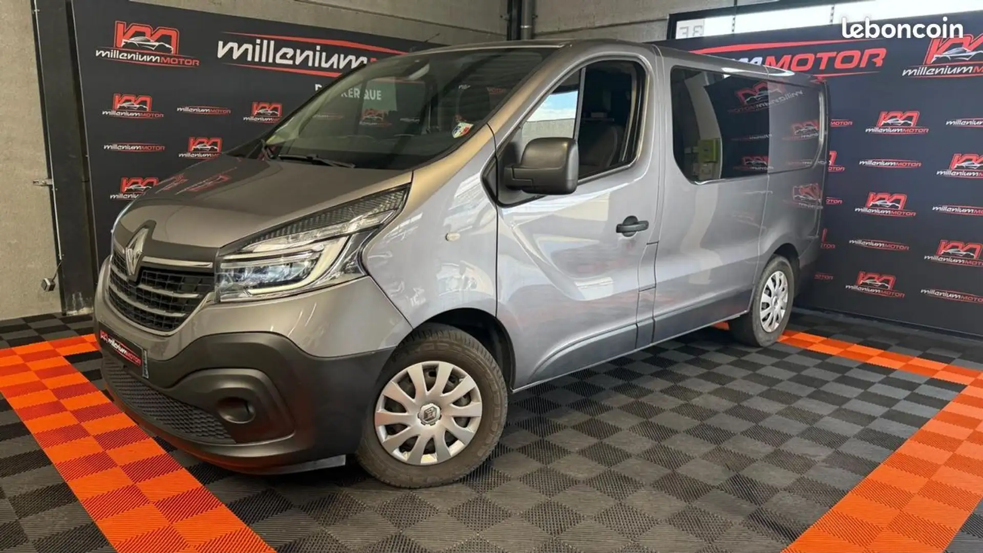 Renault Trafic CONFORT CABINE APPROFONDIE 6 PLACES L1H1 1000 Kg 2.0 dCi 145 CV BVA GARANTIE MOIS Gris - 1