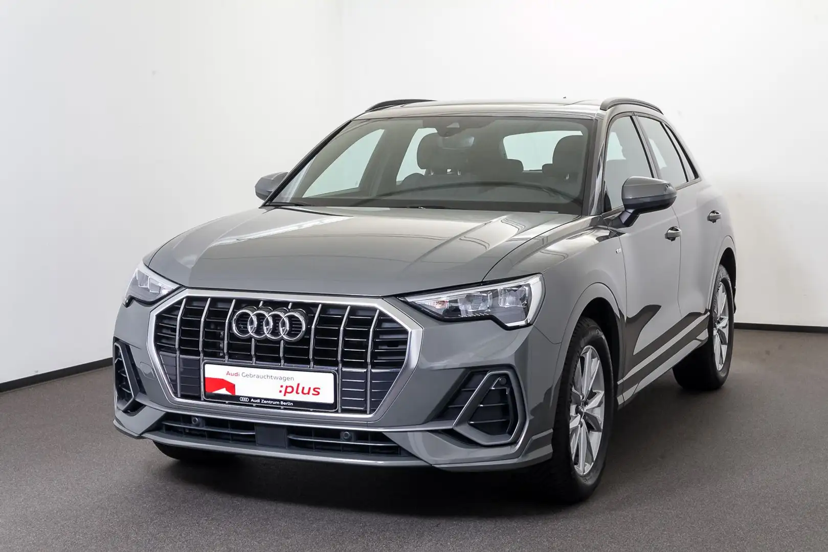 Audi Q3 S line 35 TFSI S tr. AHK VIRTUAL NAVI PANO Grau - 2