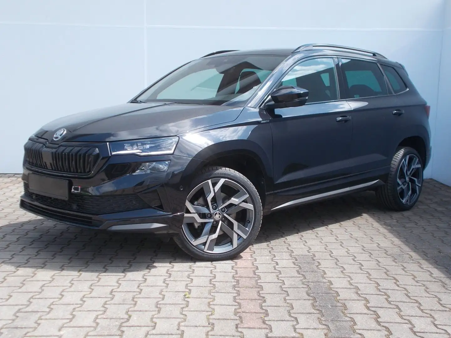 Skoda Karoq 2.0 TDI Sportline * DSG * Navi *AHK *360° Schwarz - 2