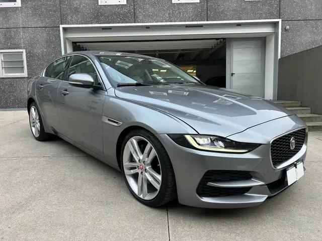 Jaguar XE XE 2.0d i4 R-Dynamic HSE 180cv auto
