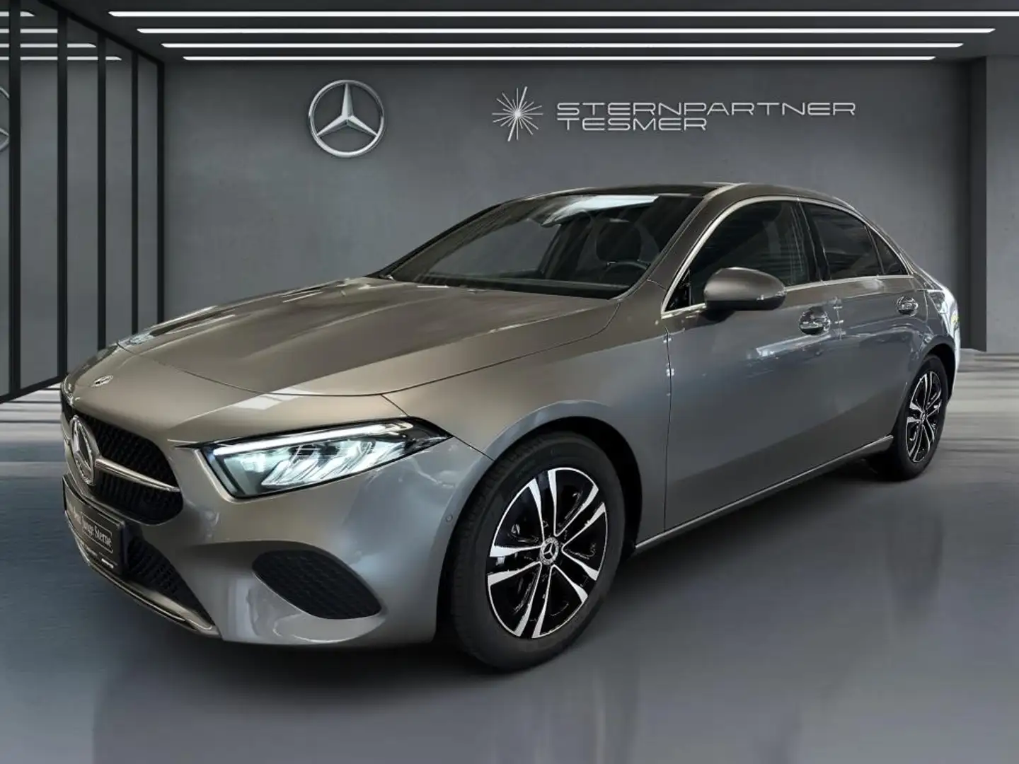 Mercedes-Benz A 200 d Limousine PROGRESSIVE+KAM+LED+AMBI.+PANO Grau - 1