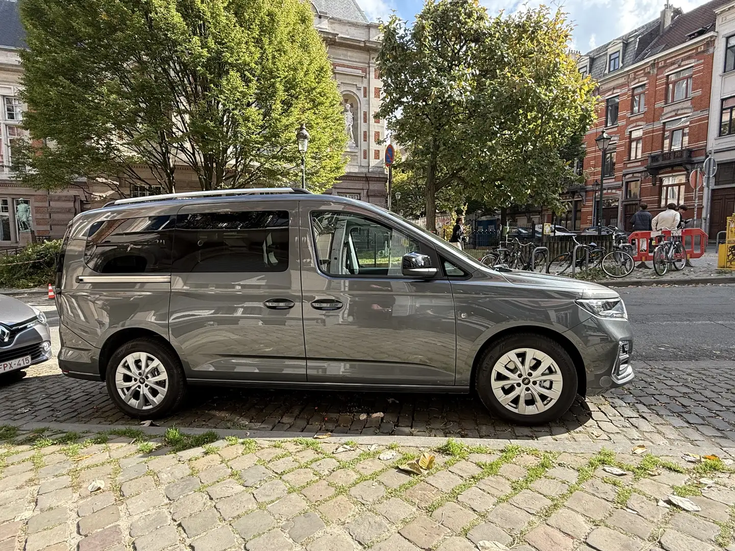 Hyundai FORD TOURNEO Grand 1.5 PHEV Titanium 7pl. (110 kW) - 2