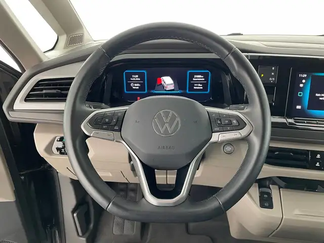 Volkswagen Multivan view 13