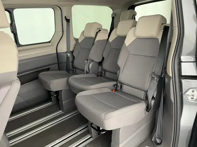Volkswagen Multivan view 11