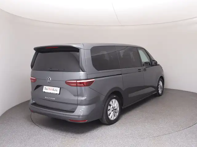 Volkswagen Multivan view 4