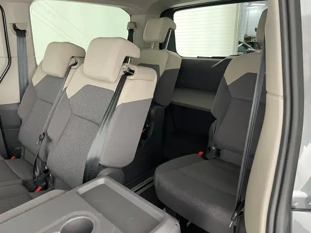 Volkswagen Multivan view 10