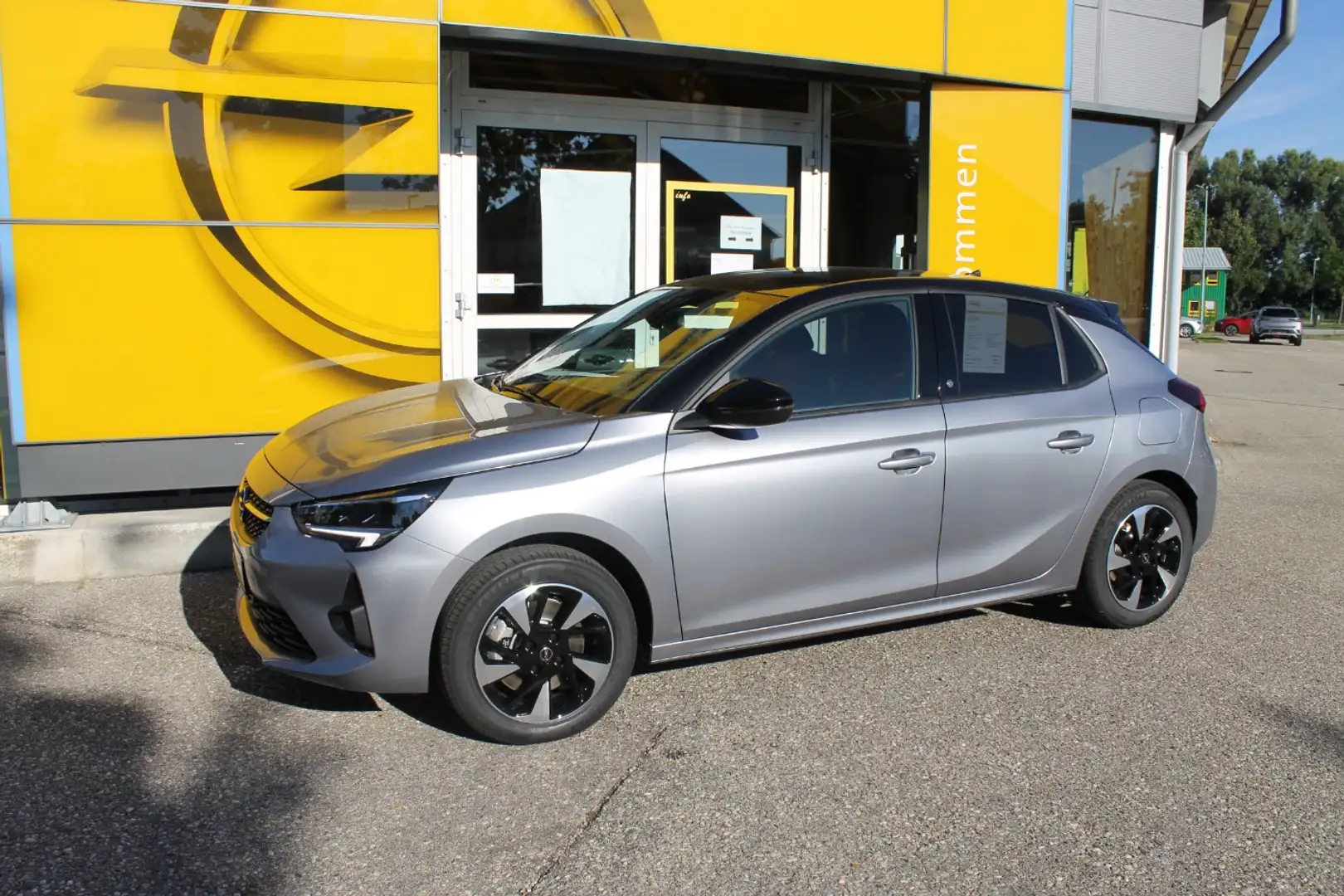 Opel Corsa Electric GS 100kW KLIMA|LRHZ|PDC|KEYLESS Grau - 2