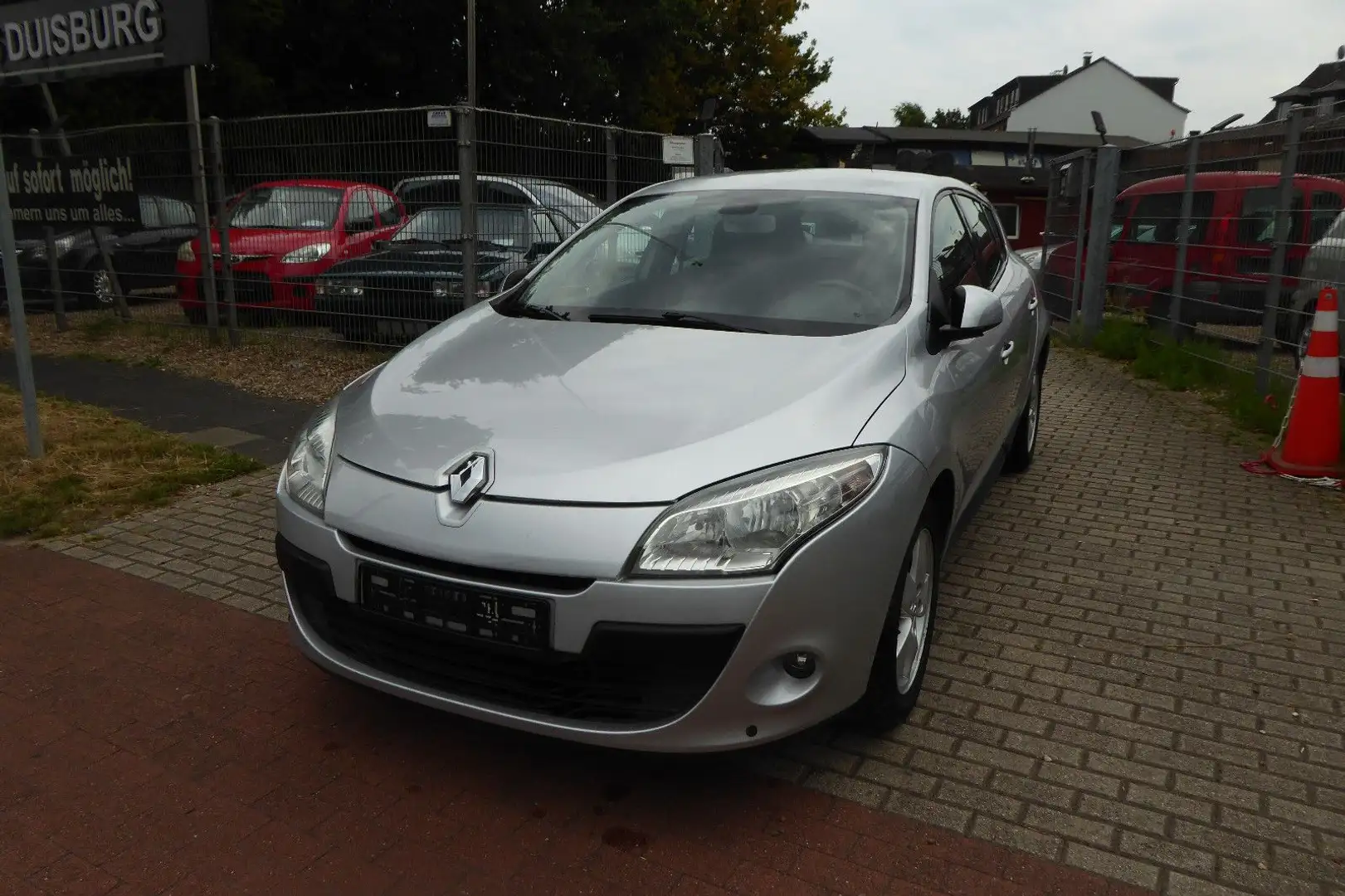 Renault Megane III Lim. Dynamique/ Automatik/ Klima/ TOP Silber - 1