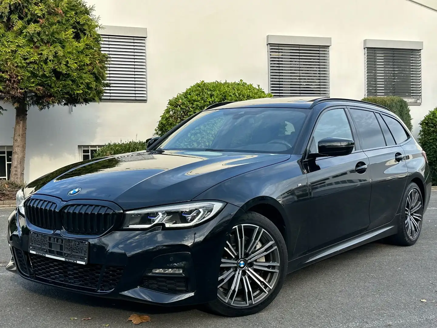 BMW 330 d Touring*M-SPORTPAKET*LASER*PANO* Schwarz - 1