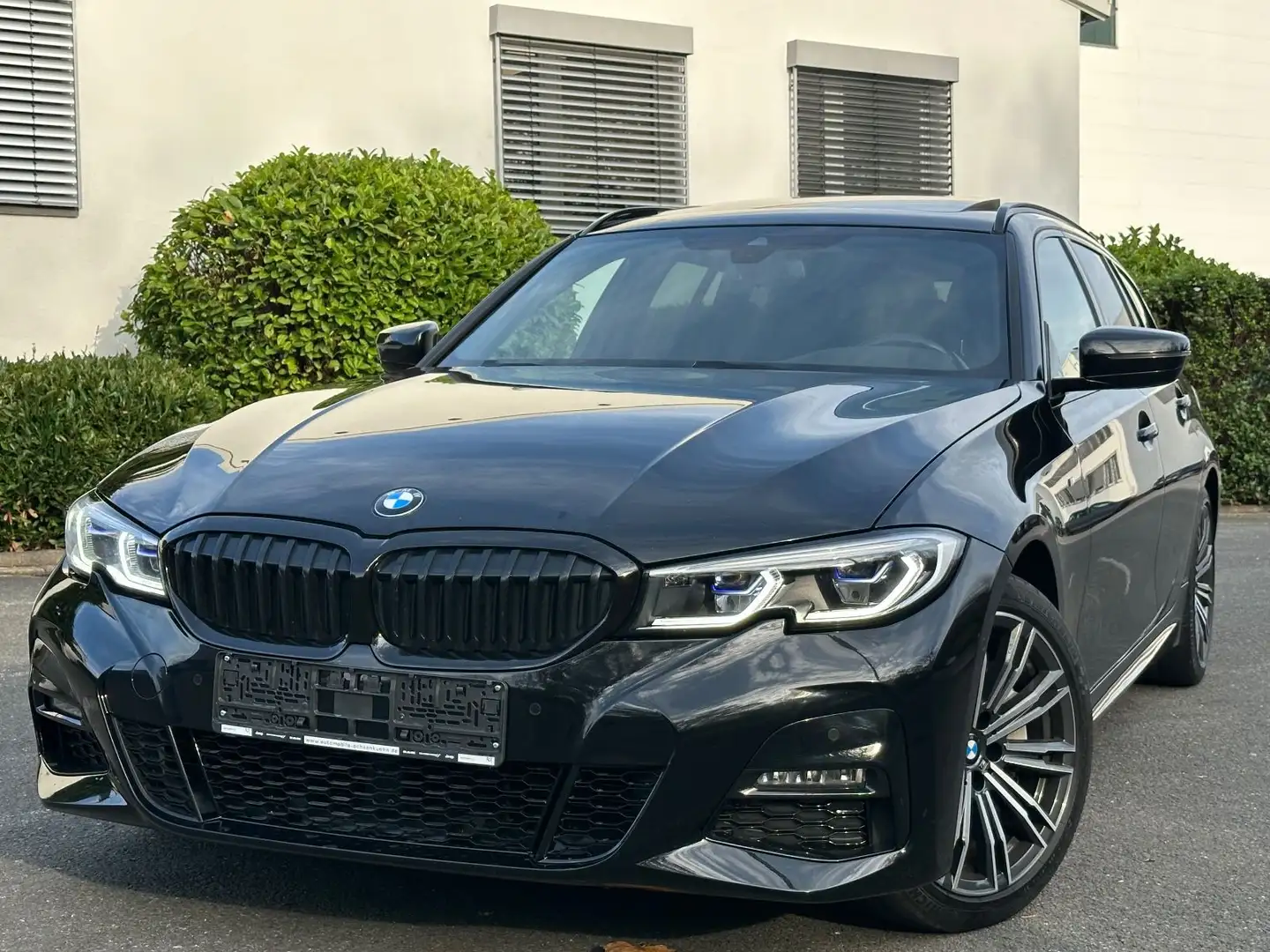 BMW 330 d Touring*M-SPORTPAKET*LASER*PANO* Schwarz - 2
