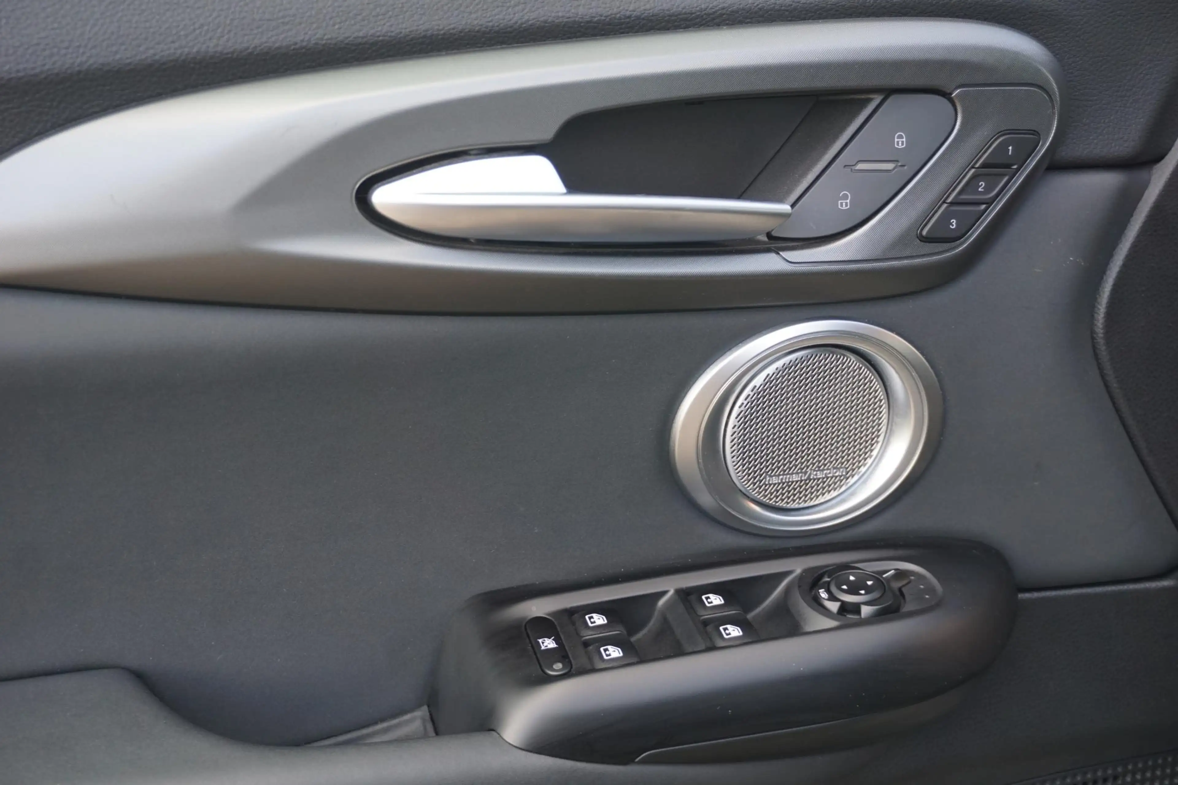 Alfa Romeo Tonale 1.5T Hybrid Veloce stoel koeling | leer | ACC | H& — photo 6