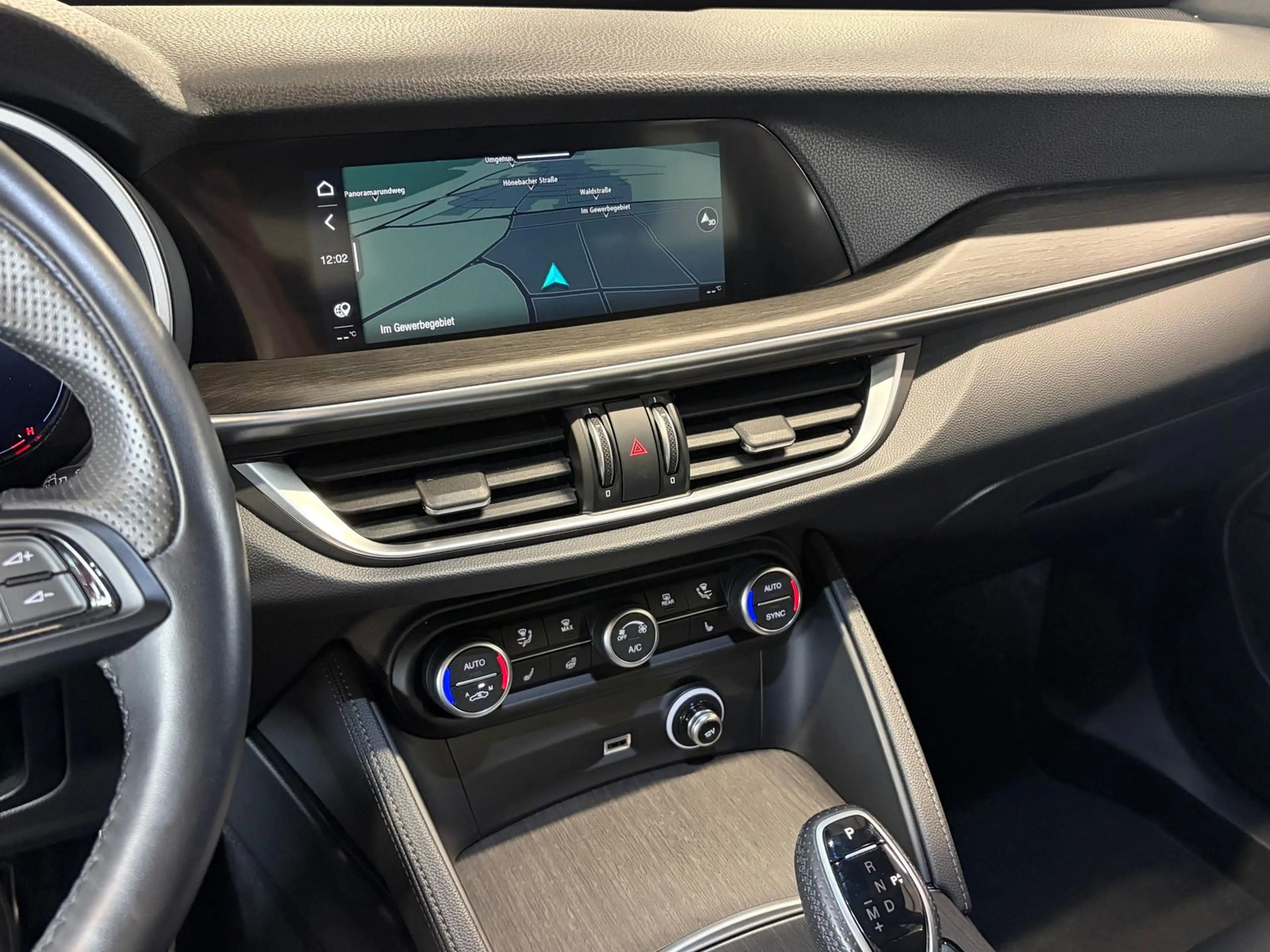 Alfa Romeo Stelvio Ti Q4 MATRIX+MEMO+ACC+KAM+TOT.W+AHK+ — photo 12