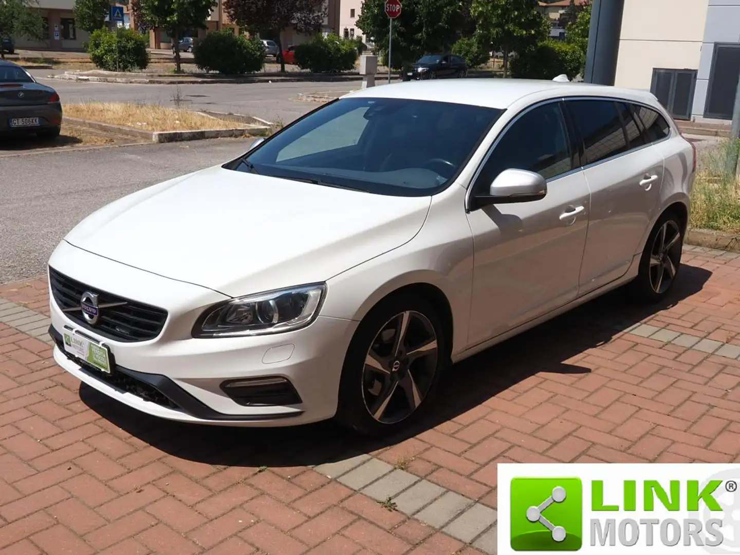Volvo V60 D4 R DESIGN FINANZIABILE CON GARANZIA Bianco - 1