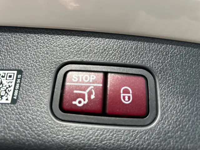 Mercedes-Benz GLC view 16
