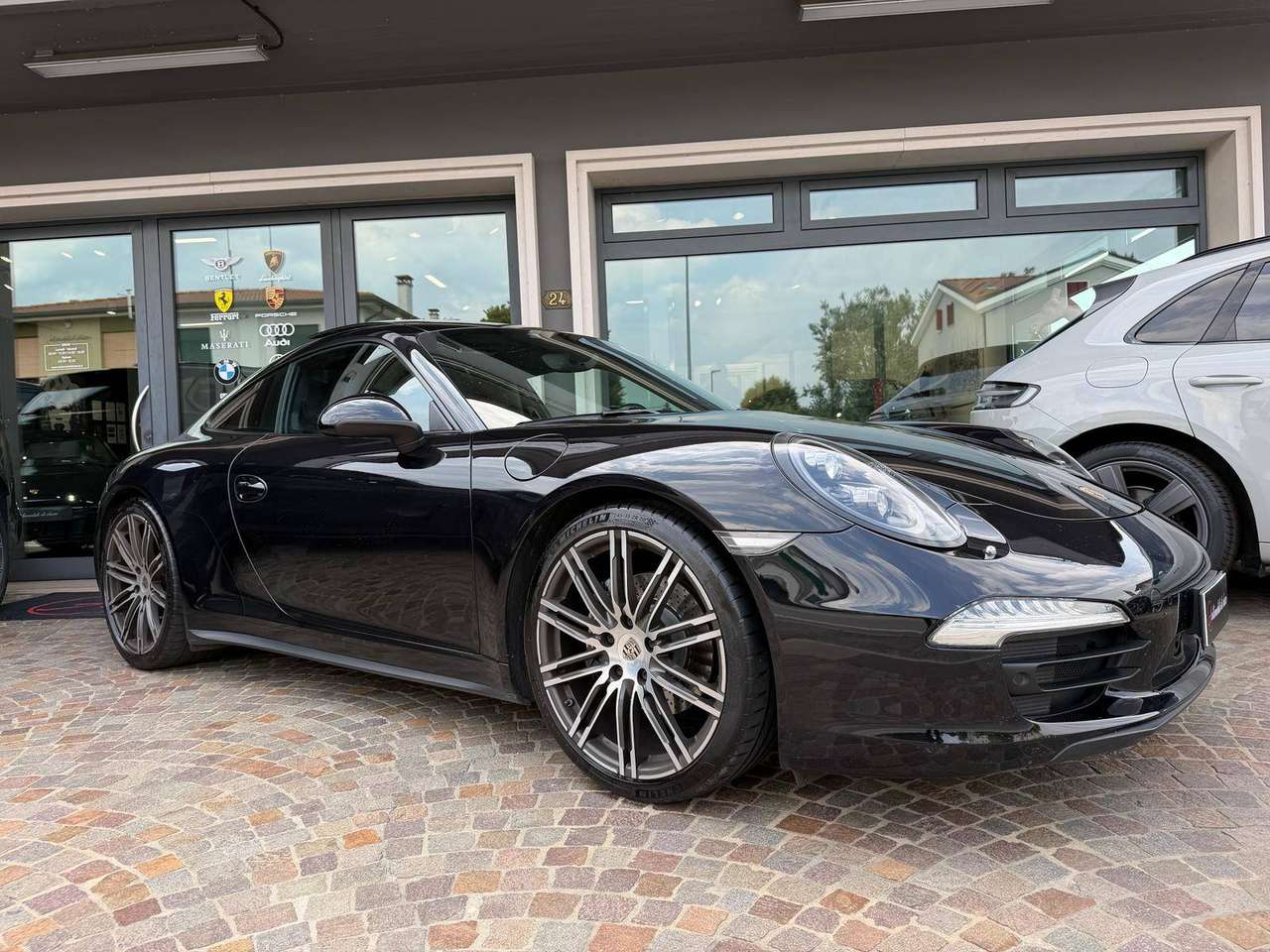 Porsche 911 911 Coupe 3.4 Carrera 4 E6-BLACK EDITION-TETTO-PASM-ACC RADAR-BOSE-UFFICIALE !
