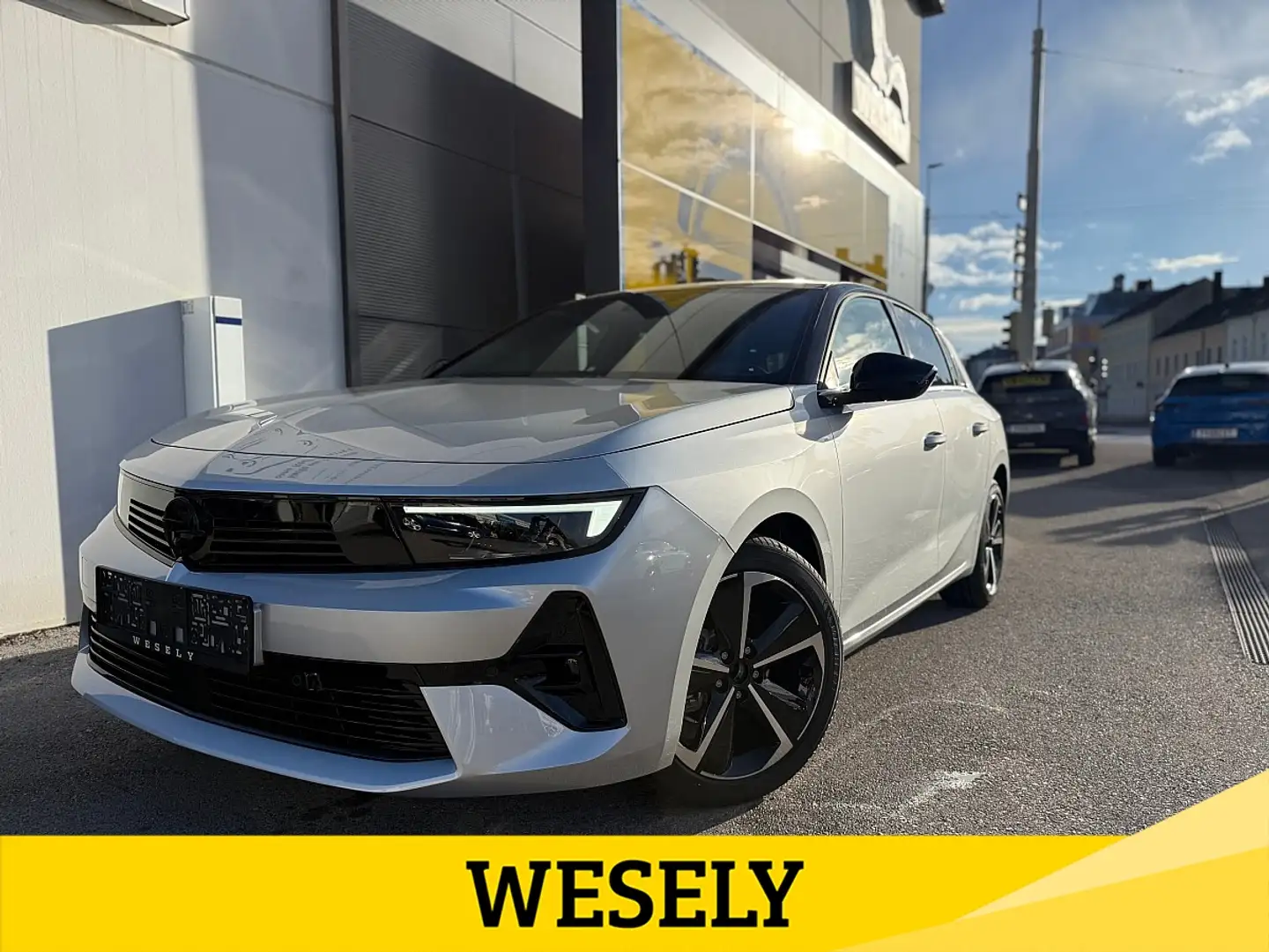 Opel Astra 1,2 Turbo GS Silber - 1