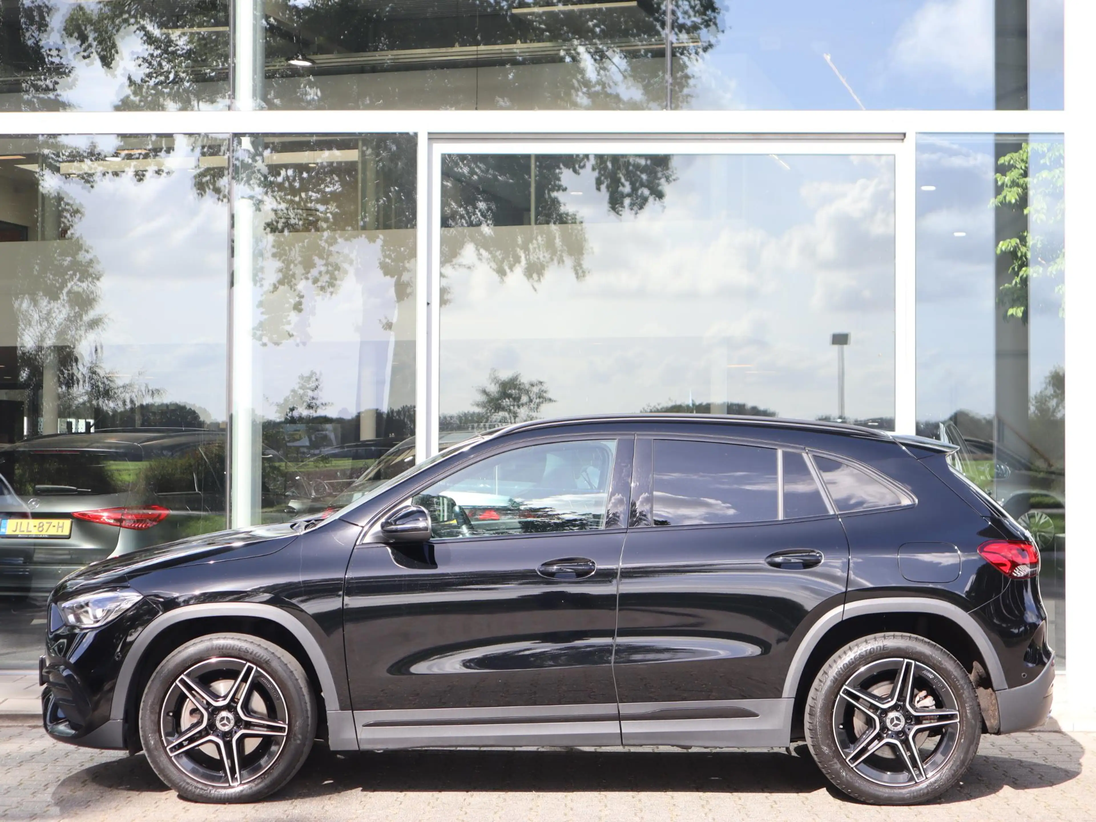 Mercedes-Benz GLA 250 e AMG Line — photo 4
