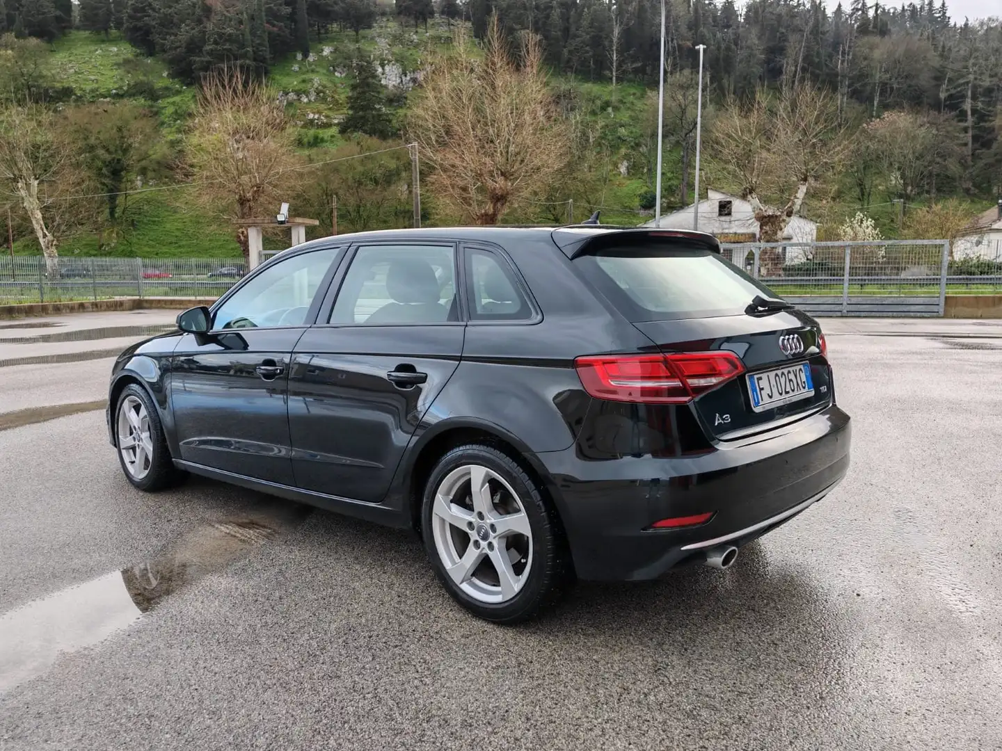 Audi A3 Sportback 1.6 tdi Sport 110cv s-tronic Noir - 2