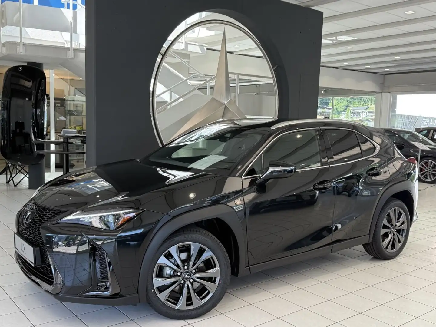 Lexus UX 250h 300 h Schwarz - 2