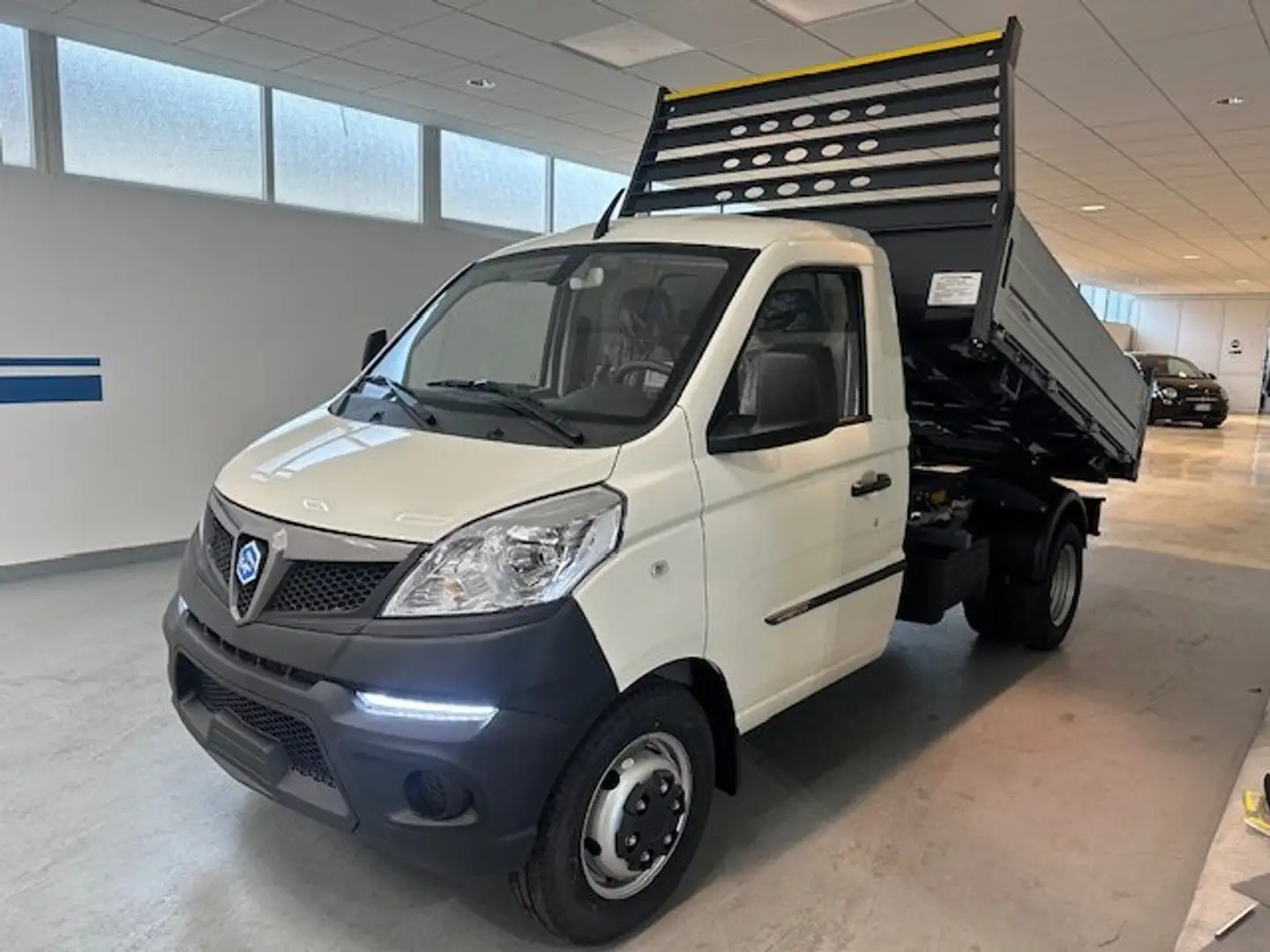 Piaggio Porter NP6 TWB CHASS 300 LR GPL TOP  (260 cm x 180 cm) Blanc - 1