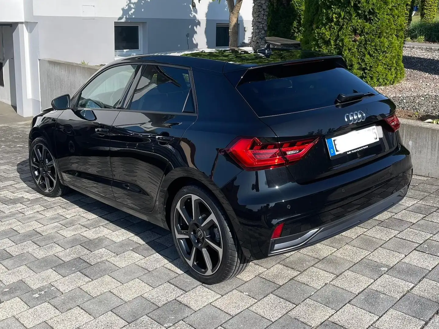 Audi A1 A1 Sportback 35 TFSI Sportback S tronic advanced Schwarz - 1