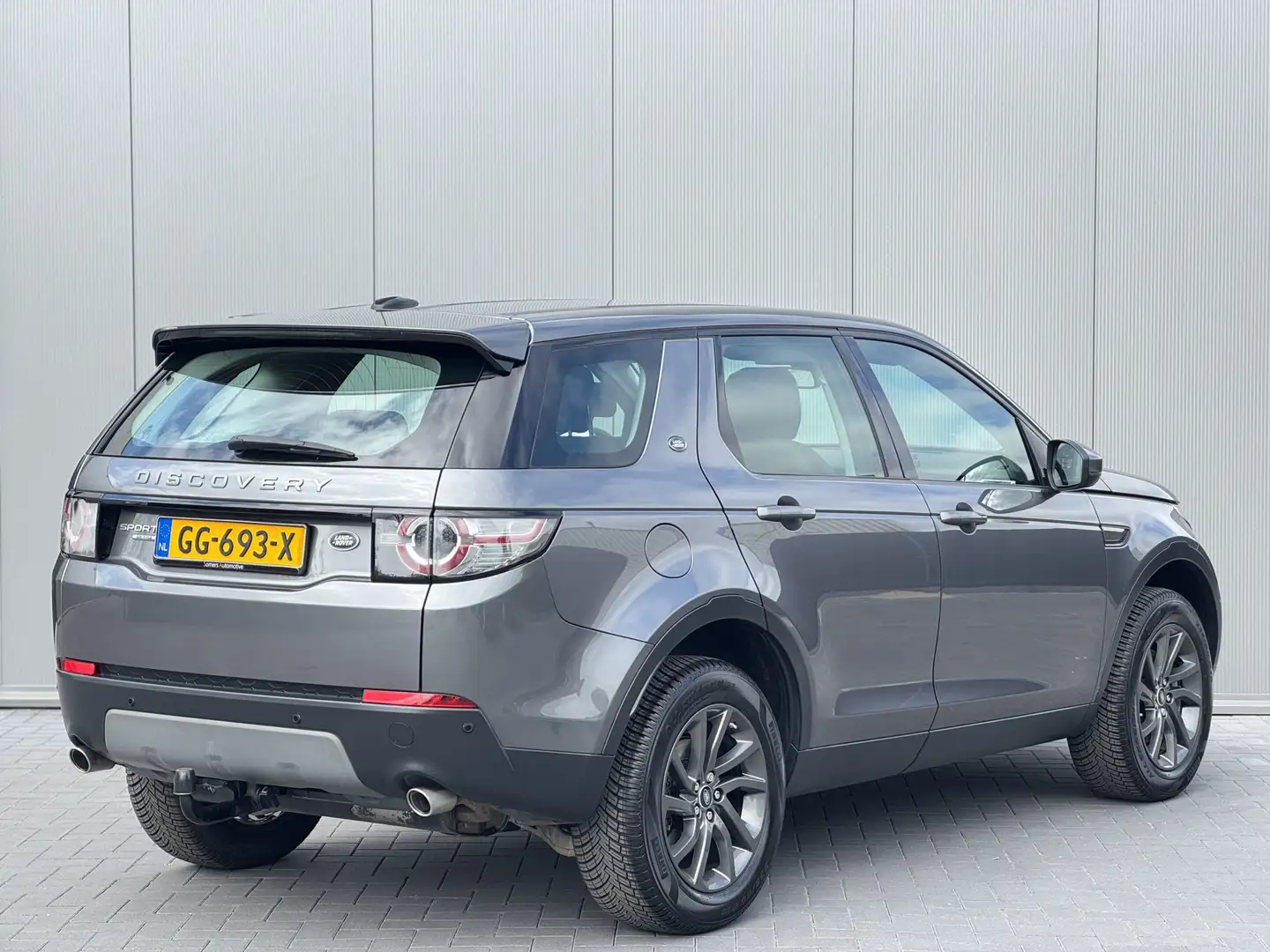 Land Rover Discovery Sport 2.2 TD4 4WD SE | Xenon | Leder | Navigatie | Trekh Gris - 2