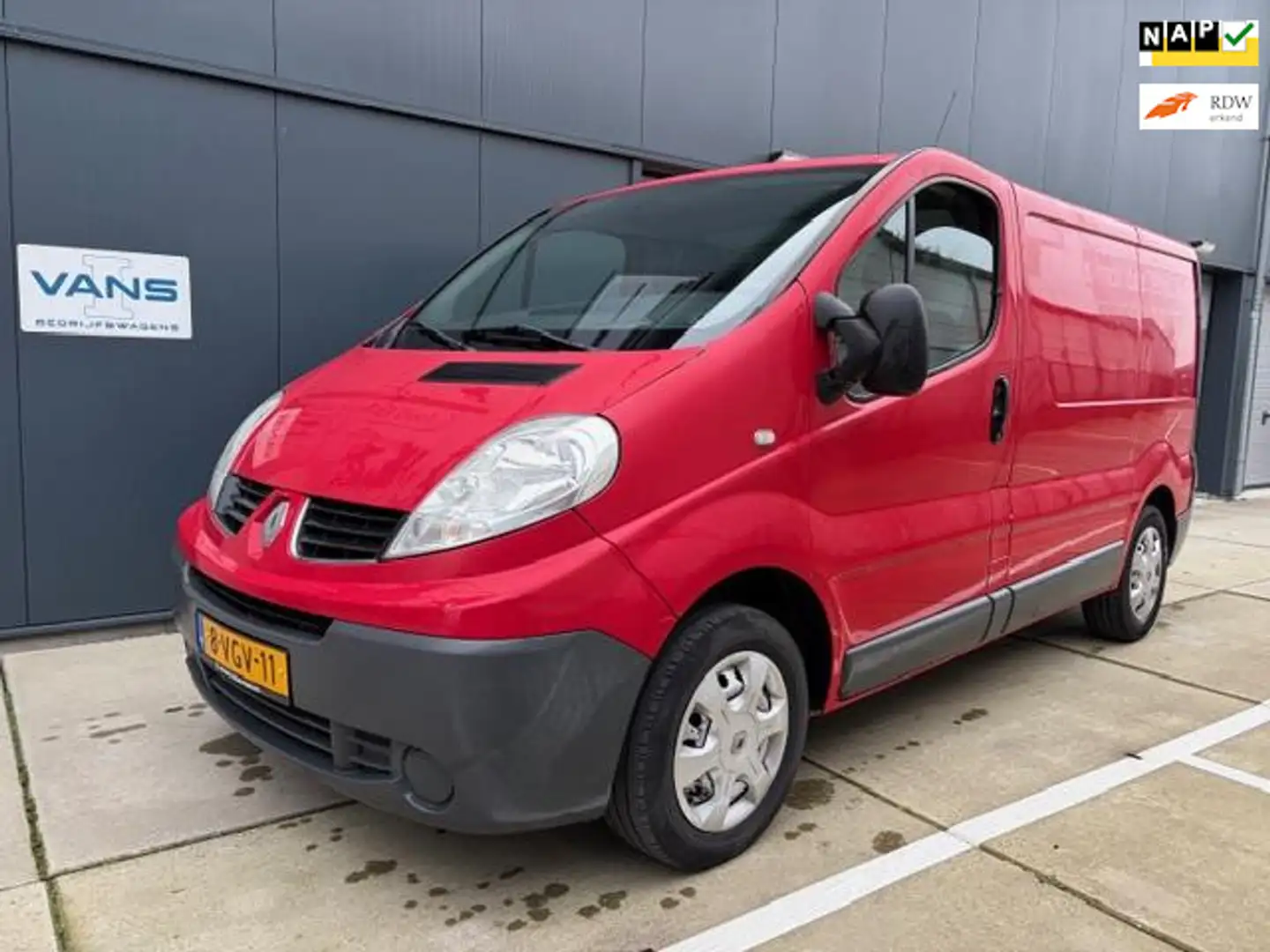 Renault Trafic 2.0 dCi T29 L1H1 Airco en Trekhaak Rood - 1