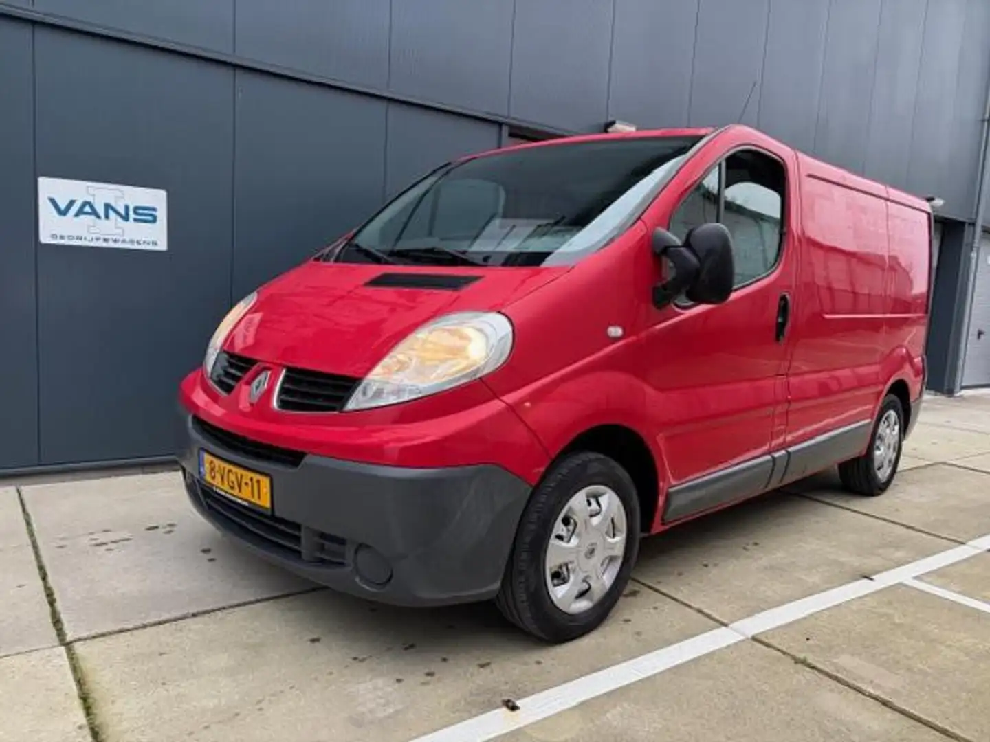 Renault Trafic 2.0 dCi T29 L1H1 Airco en Trekhaak Rood - 2