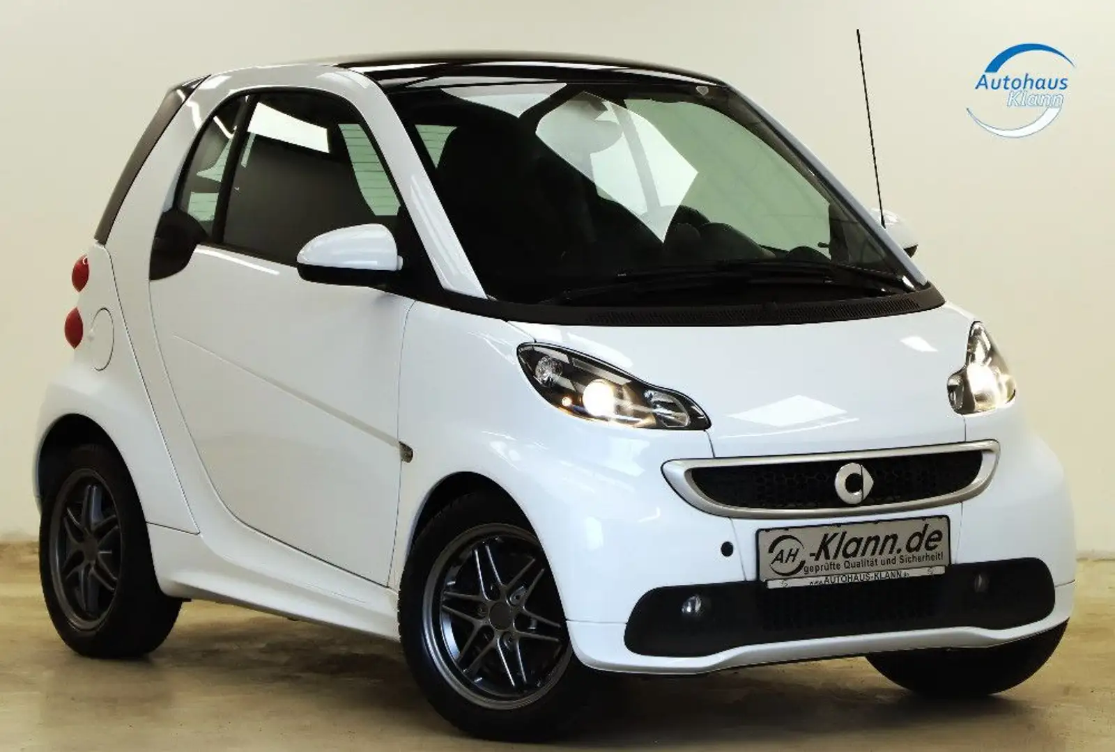 smart forTwo fortwo 1.0 71PS MHD Brabus Tailor Made Pano SHZ Beyaz - 1