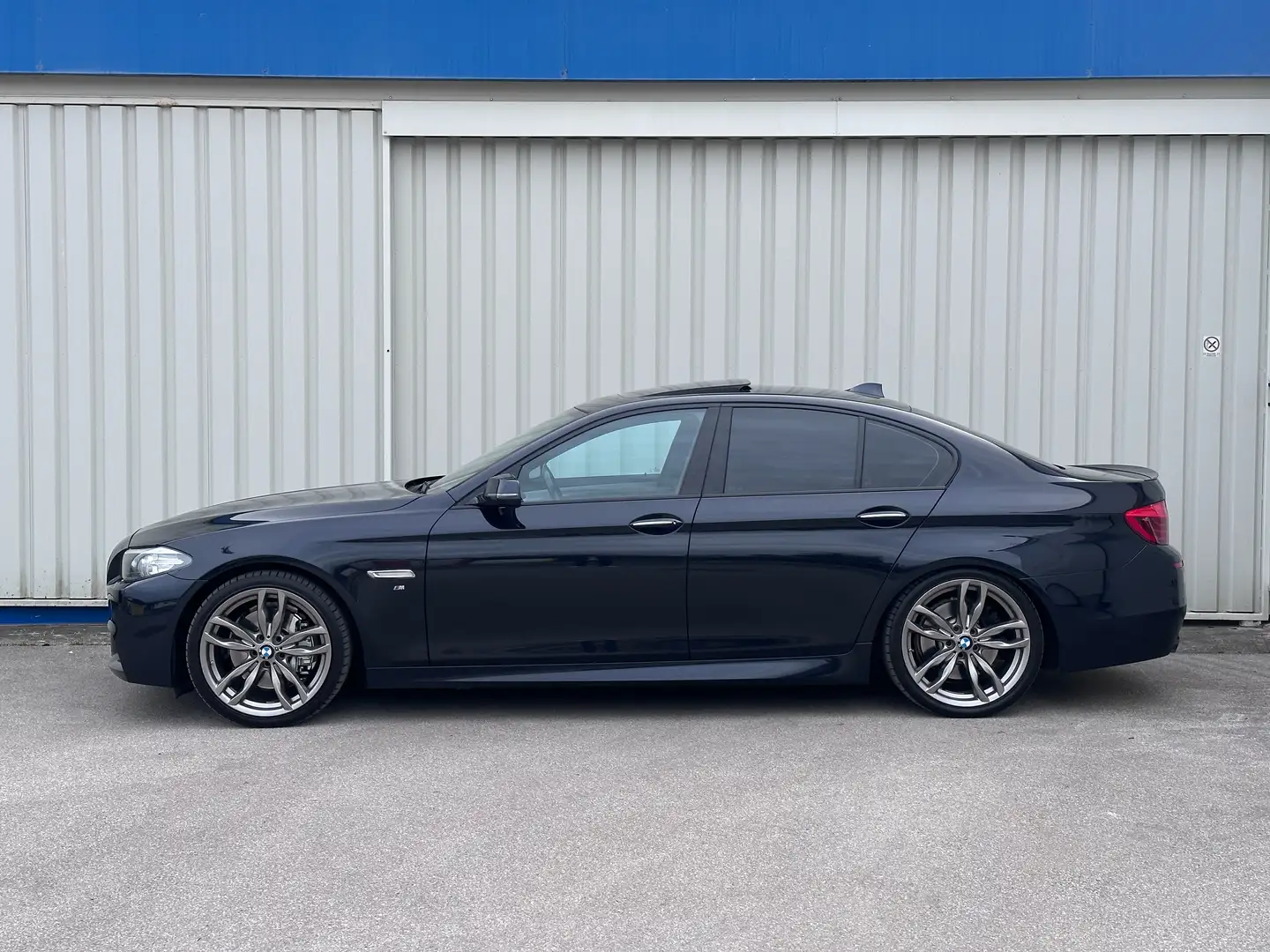 BMW 530 530d xDrive Aut.*M-PAKET*VOLL*SCHIEBEDACH*HEAD-UP* Schwarz - 2