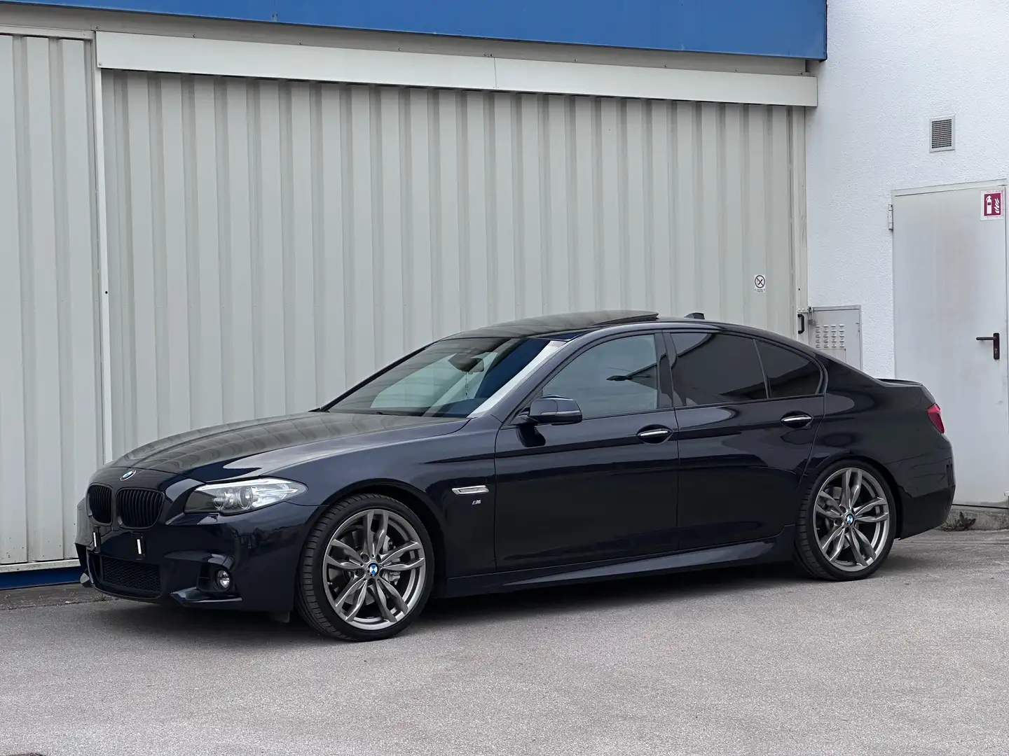BMW 530 530d xDrive Aut.*M-PAKET*VOLL*SCHIEBEDACH*HEAD-UP* Schwarz - 1