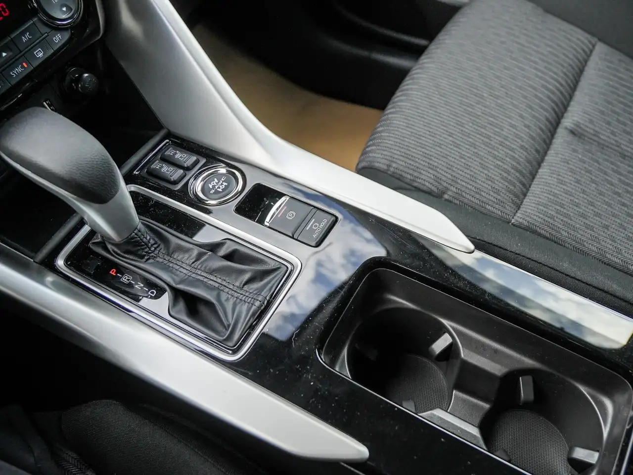 Mitsubishi Eclipse Cross снимка Mitsubishi Eclipse Cross