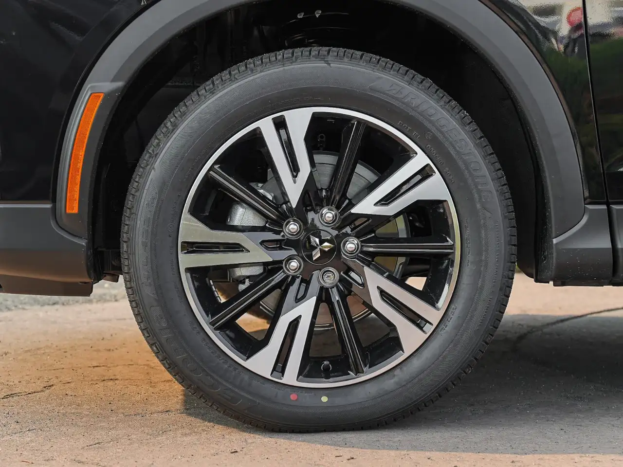 Mitsubishi Eclipse Cross снимка Mitsubishi Eclipse Cross