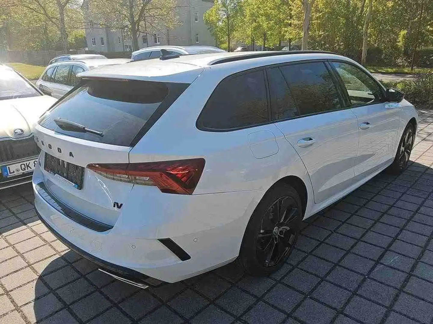 Skoda Octavia Combi RS iV Aut. Navi Matrix ACC HeadUp Weiß - 2