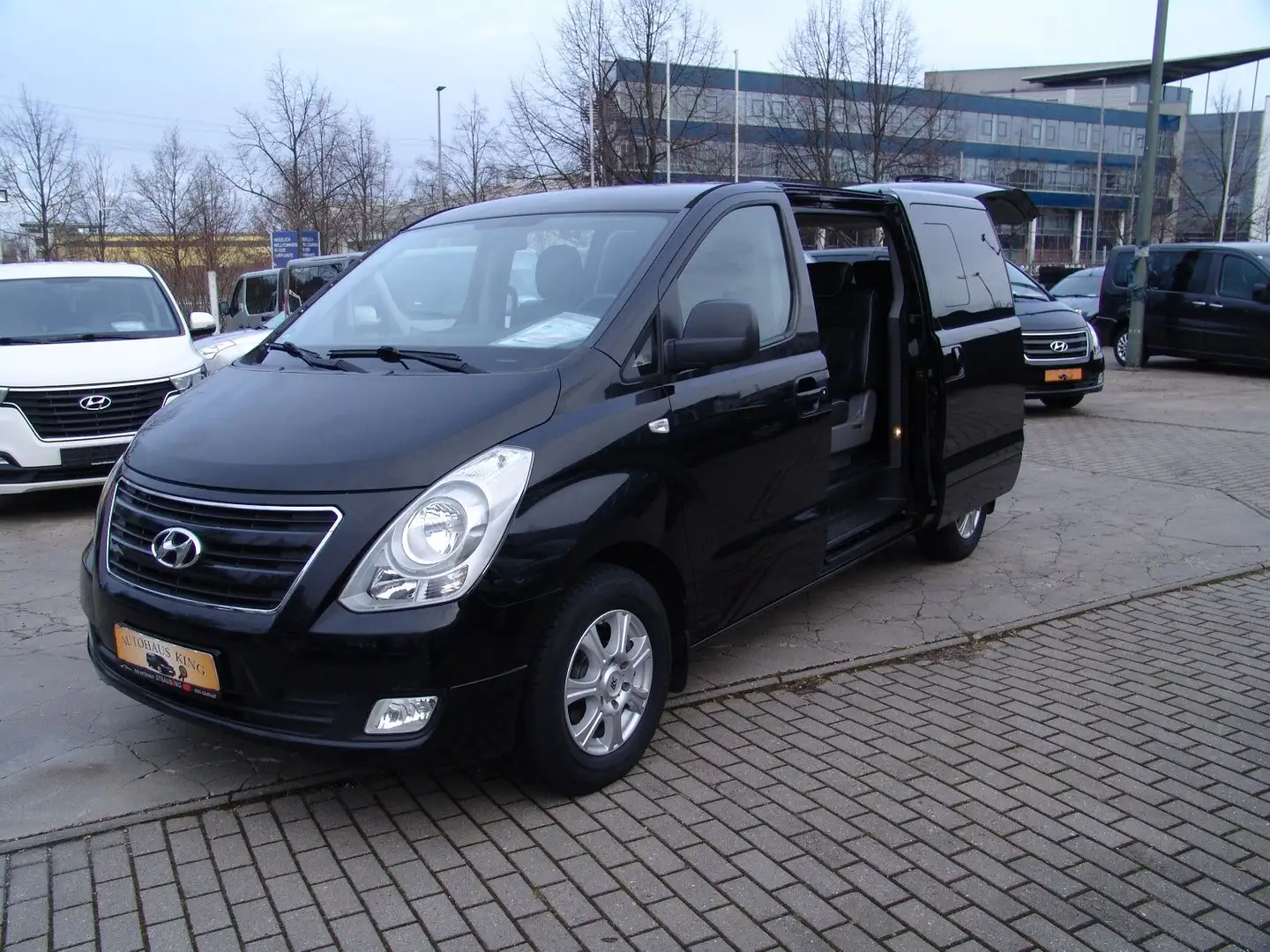 Hyundai H-1 H1 Travel Premium-8Sit/Autom/Leder/NAVI Zwart - 2