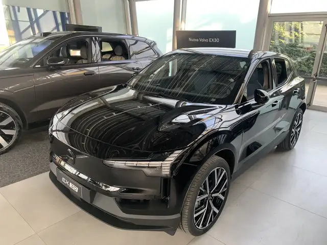 Volvo EX30 P5 Long Range Plus Black Edition