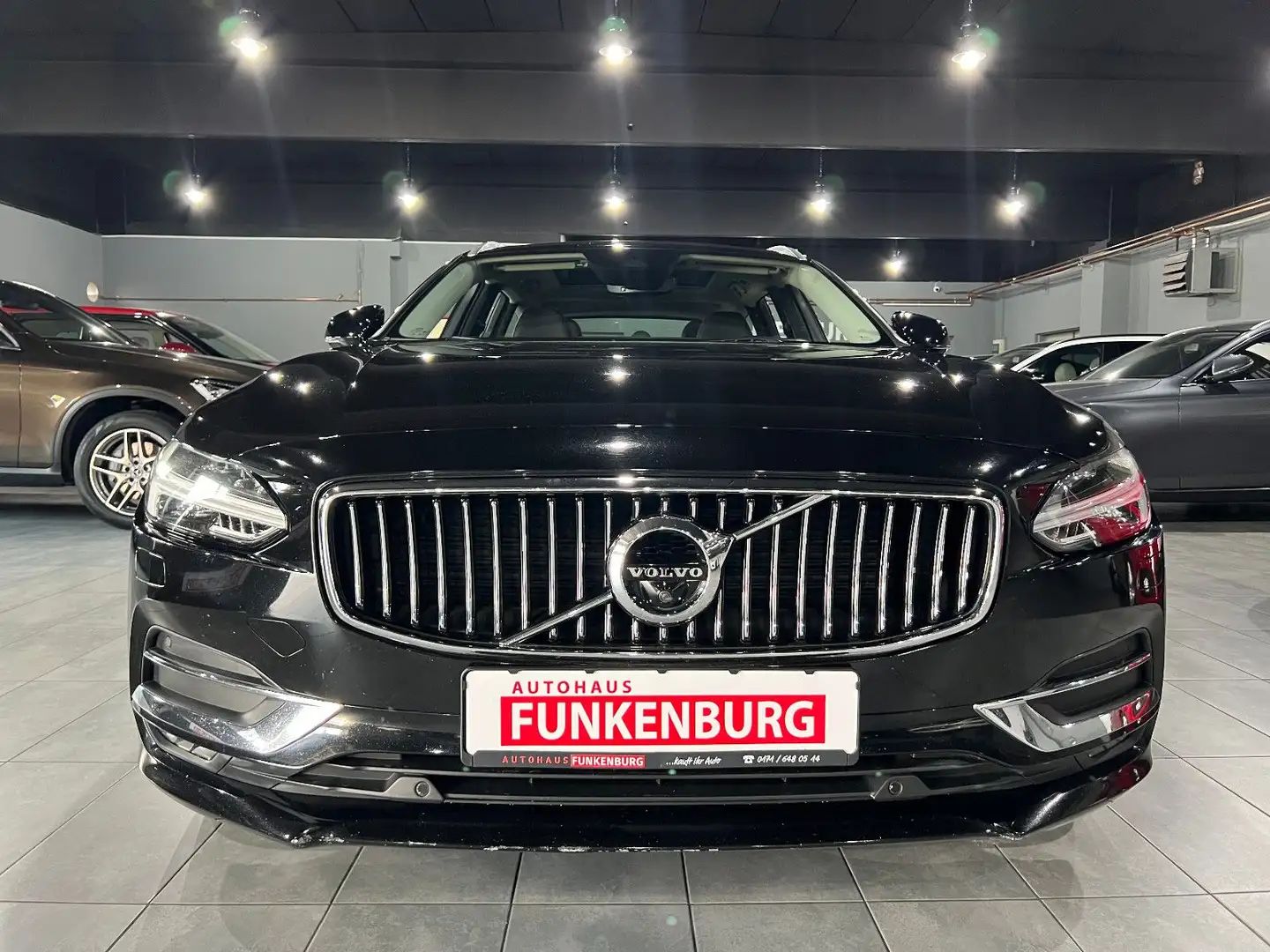 Volvo V90 D5 AWD PANO/ACC/B&W/HUD/LED/360°/AUT/NAVI Schwarz - 2
